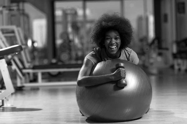 Mulher relaxante após pilates treino — Fotografia de Stock