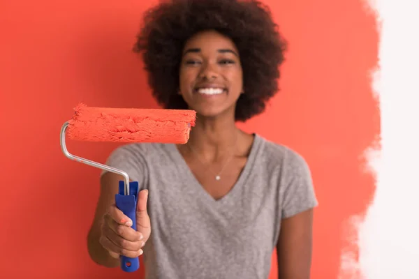 Negro mujer pintura pared — Foto de Stock