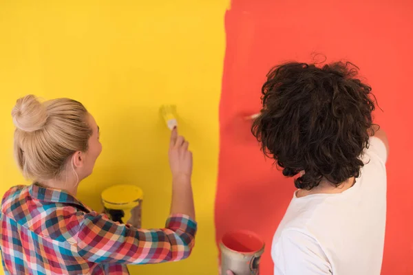 Pareja pintura interior de la pared — Foto de Stock