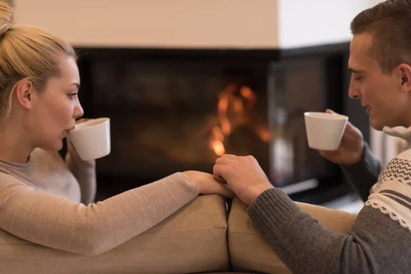 Young couple  in front of fireplace — Stock Photo, Image