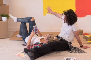 Mutlu genç çift resim sonra rahatlatıcı