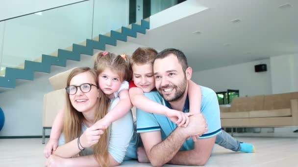 Family watching tv in modern villa — Stock Video