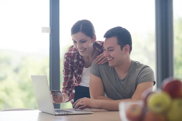 Happy young couple buying online — Stock Photo, Image