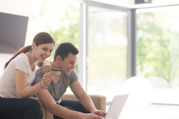 Happy young couple buying online — Stock Photo, Image