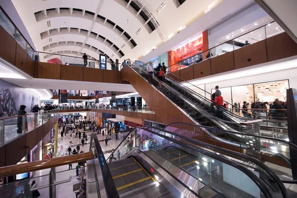 Modern shopping center — Stockfoto
