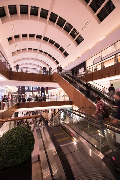 Modern shopping center — Stockfoto