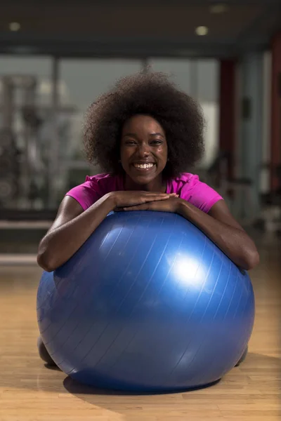 Žena relaxaci po cvičení pilates — Stock fotografie