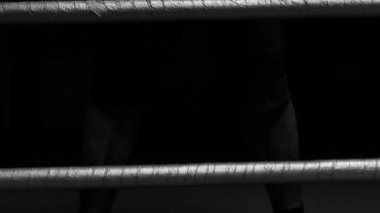 Profesyonel kickboksör antrenman ringinde