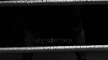 Profesyonel kickboksör antrenman ringinde