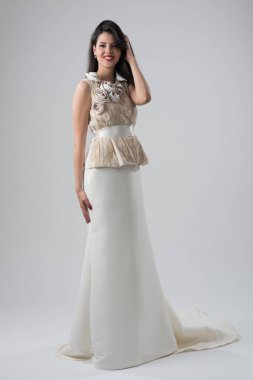 Gelinlik güzel genç kadın