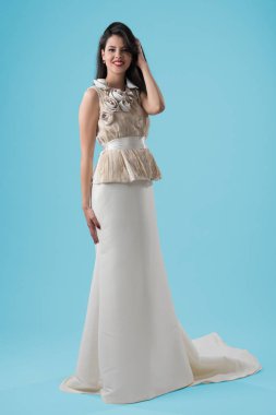 Gelinlik güzel genç kadın