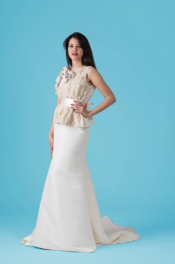 Gelinlik güzel genç kadın