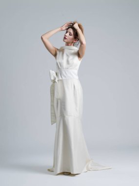 Gelinlik güzel genç kadın