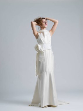 Gelinlik güzel genç kadın