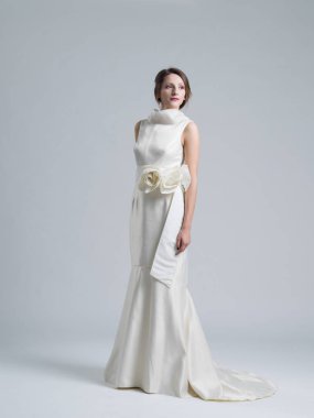 Gelinlik güzel genç kadın