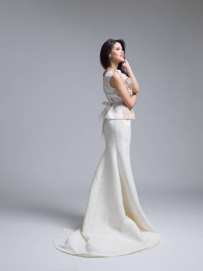 Gelinlik güzel genç kadın