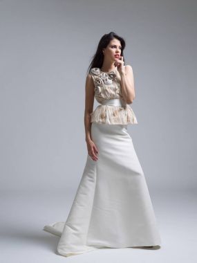 Gelinlik güzel genç kadın