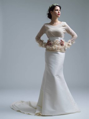 Gelinlik güzel genç kadın