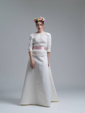 Gelinlik güzel genç kadın