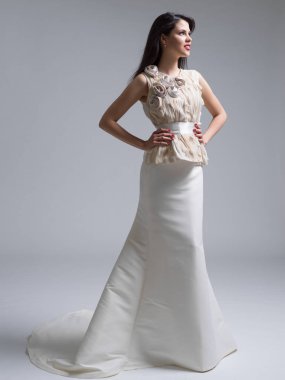 Gelinlik güzel genç kadın