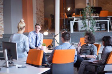 Genç iş takım toplantısı