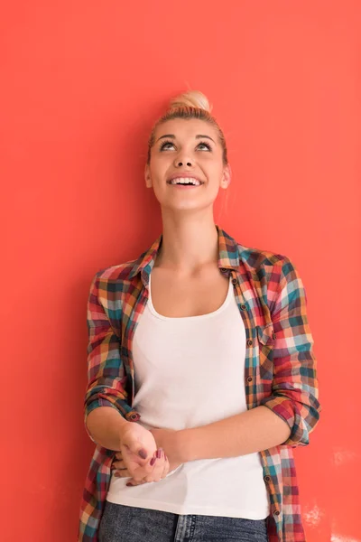 Giovane donna su sfondo — Foto Stock