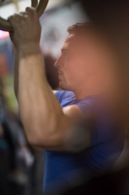 daldırma egzersiz yapan erkek