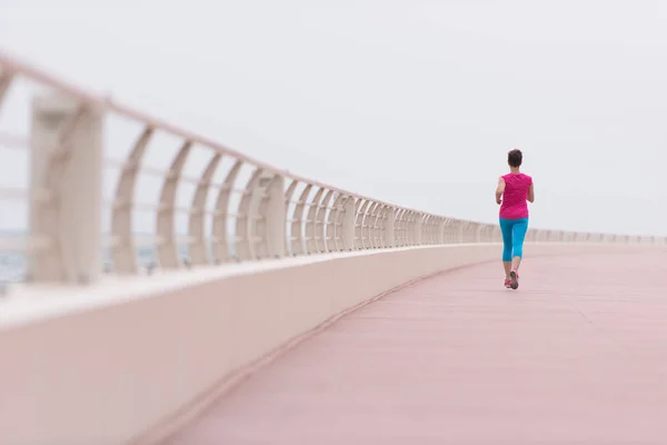 Woman busy running on the promenade — Stock Photo, Image