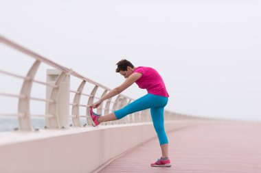 gezinti yerinde ısınma ve germe kadın