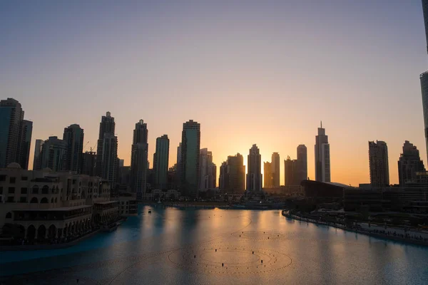 Zenélő kút Dubaiban — Stock Fotó