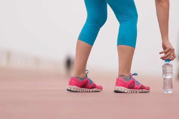 Entrenamiento Mujer Fitness Trotar Parque Verano Primer Plano Zapatillas Correr —  Fotos de Stock