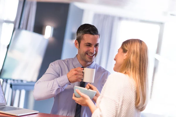 A young couple is preparing for a job and using a laptop — Stock Photo, Image