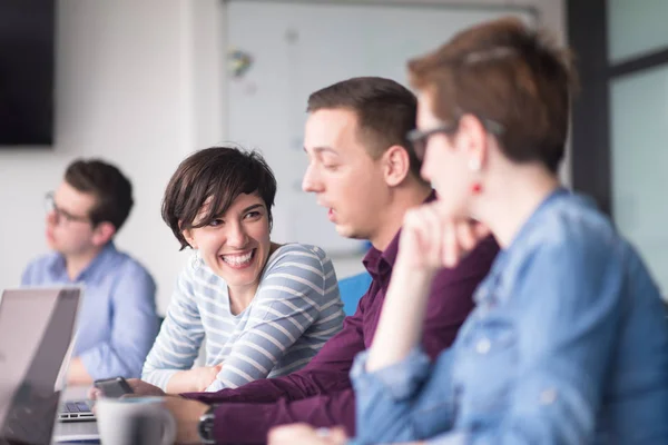 Reunión Del Equipo Negocios Oficina Moderna Puesta Marcha Branistorming Sobre — Foto de Stock