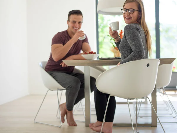 Couple enjoying morning coffee — Stock Photo, Image