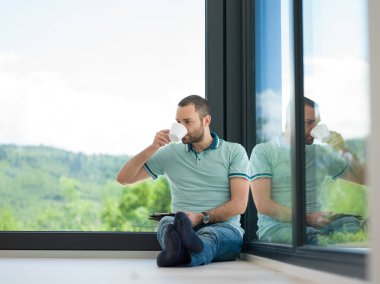 adam yerdeki rahatlatıcı yaşam tarzı zevk