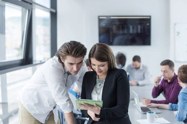 Two Business People Using Tablet Preparing Next Meeting Discussing Ideas — Stock Photo, Image