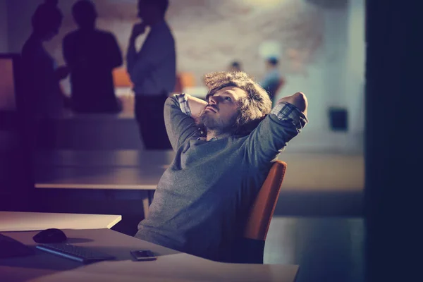 Businessman relaxing at the desk — Stock Photo, Image