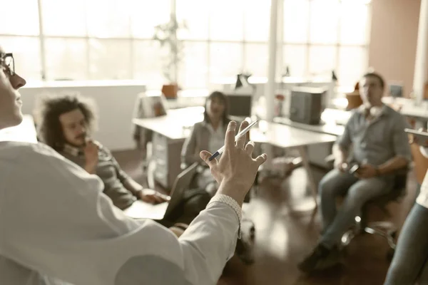 Young Business Team At A Meeting at modern office building — Stock Photo, Image