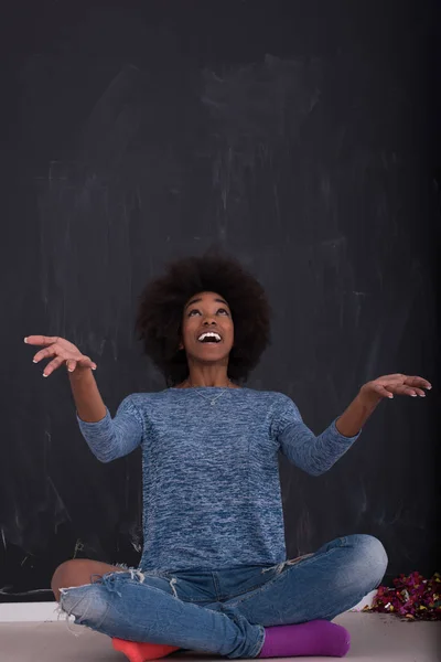 African American woman isolated on a gray background — Stock Photo, Image