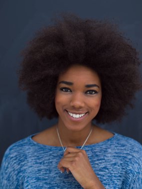 güzel bir dostu Afrikalı-Amerikalı kadın portresi