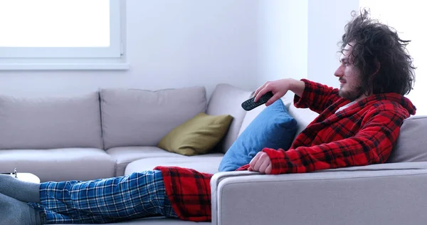 Jonge man genieten van vrije tijd — Stockfoto