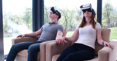 Sanal gerçeklik kulaklık kullanarak çift