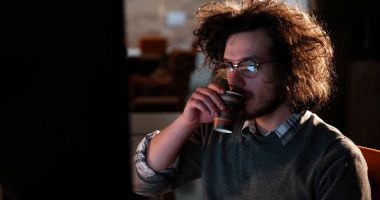 Geç saatlere kadar yorgun iş adamı