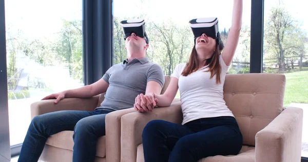 Sanal gerçeklik kulaklık kullanarak çift