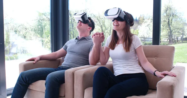 Sanal gerçeklik kulaklık kullanarak çift