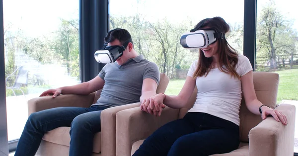 Sanal gerçeklik kulaklık kullanarak çift