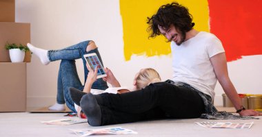 Mutlu genç çift resim sonra rahatlatıcı