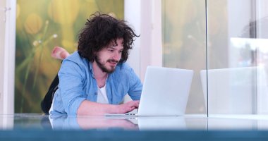 adam zevk rahatlatıcı yaşam tarzı