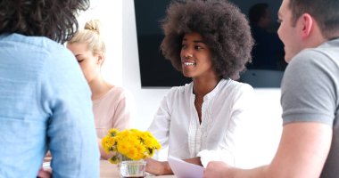 Çok ırklı bir girişim ekibi toplandı