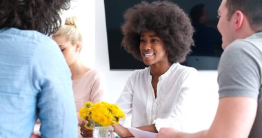 Çok ırklı bir girişim ekibi toplandı